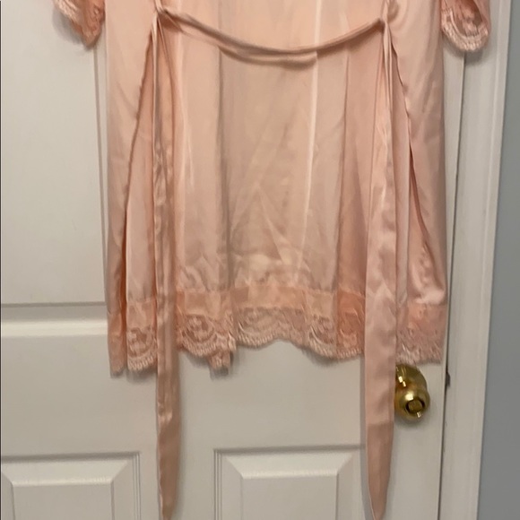 Pink Robe - Picture 9 of 9